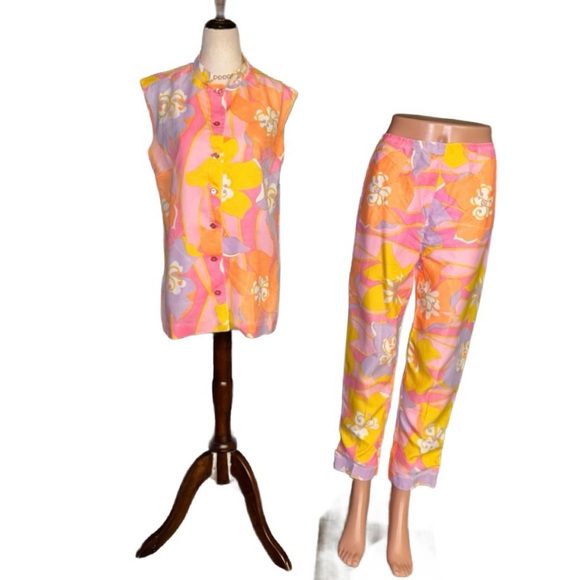 1960’s Hippie Floral (2 Piece Set) Blouse & Pants~Size Medium W/ Bright Colors